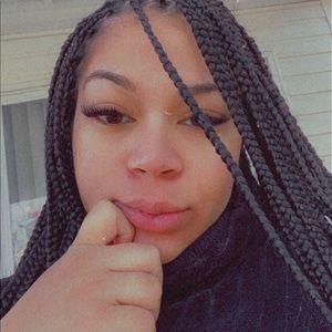 Meet your Posher, Adondre melissa